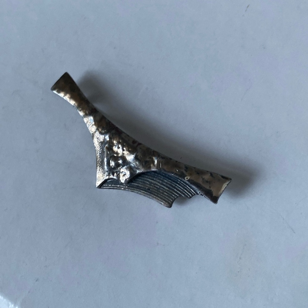 Jean Claude Darveau modernist
Abstract Silver Tone Brooch
